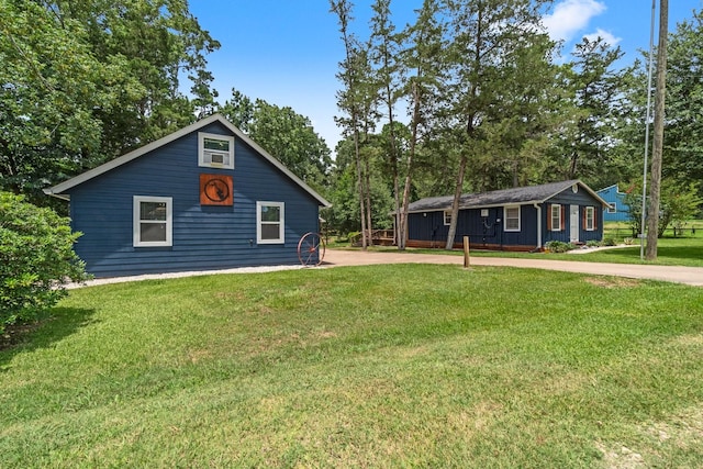 236 Fern, Livingston, TX 77351 - view of front facade featuring a front yard and view of scattered trees
