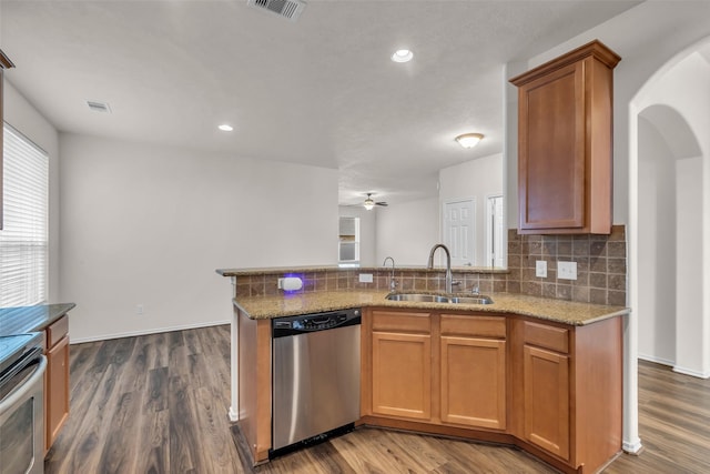 3510 Orchard Valley Ln, Spring, TX 77386 - kitchen featuring dishwasher, a ceiling fan, backsplash, dark wood finished floors, and recessed lighting