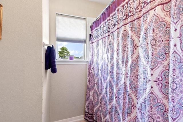 10415 Claybrook Dr, Houston, TX 77089 - full bathroom featuring a textured wall and a shower with curtain