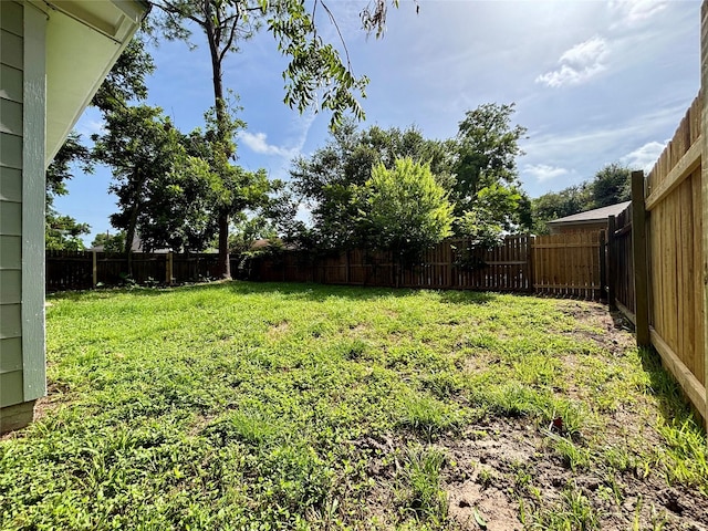 609 S Gray Ave, West Columbia, TX 77486 - view of fenced backyard