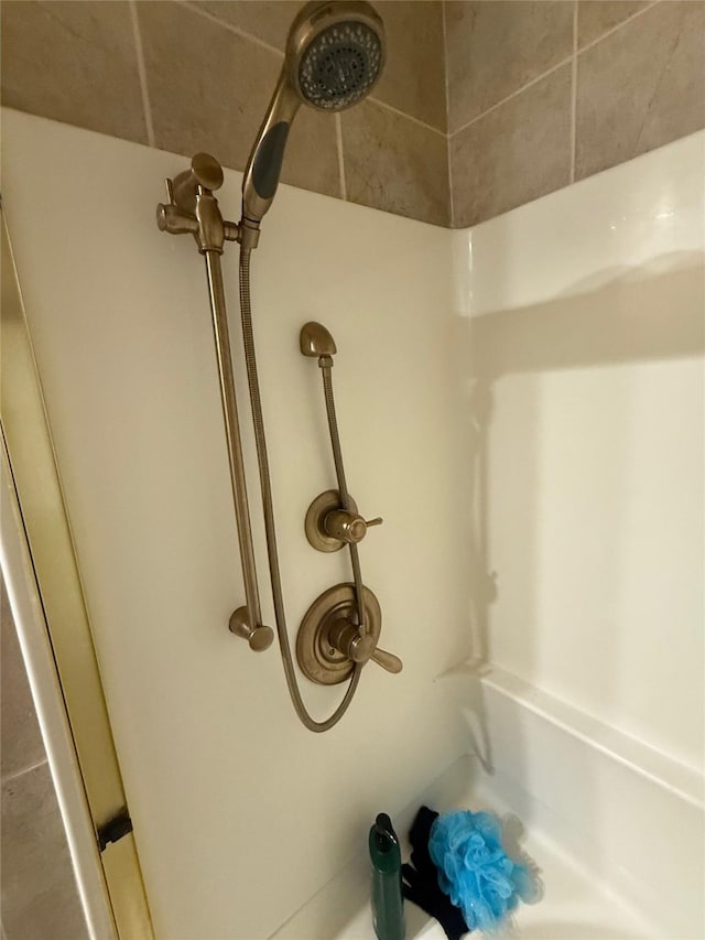 2330 Lakewood Yacht Club Dr Unit 7, Seabrook, TX 77586 - bathroom view of shower / bath combination