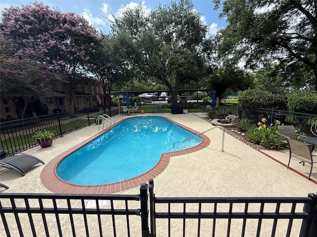 2330 Lakewood Yacht Club Dr Unit 7, Seabrook, TX 77586 - community pool with a patio area