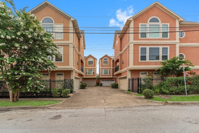 817 Rosine St, Houston, TX 77019 - view of concrete surface