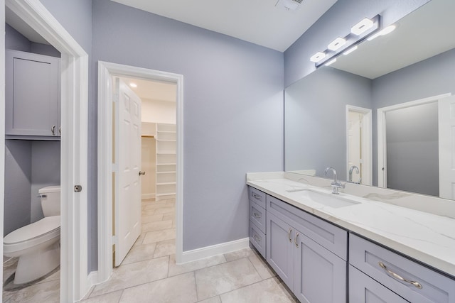 5402 Oriole St, Houston, TX 77017 - bathroom with vanity and a spacious closet
