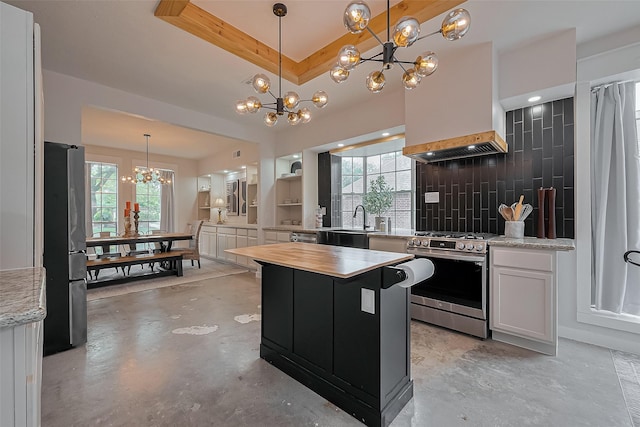 15610 Township Glen Ln, Cypress, TX 77433 - kitchen featuring stainless steel appliances, a chandelier, backsplash, pendant lighting, and concrete floors