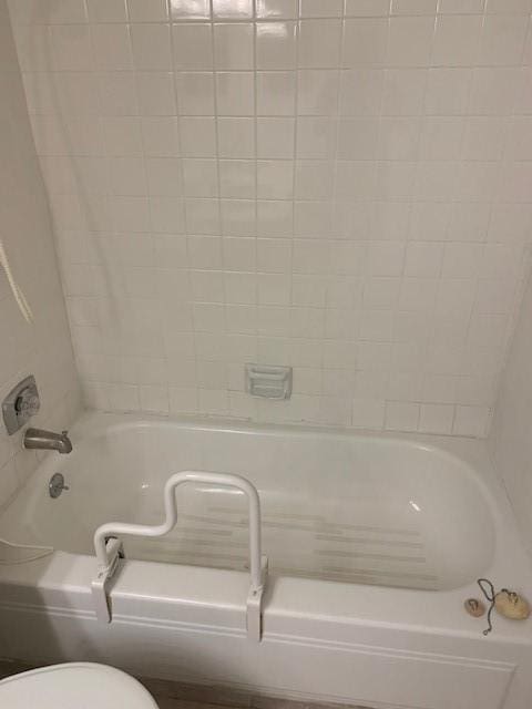 2425 Augusta Dr Unit 7, Houston, TX 77057 - full bath featuring tub / shower combination and toilet