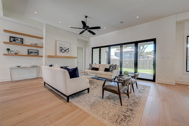 1506 W 43rd St, Houston, TX 77018 - living area featuring light wood finished floors, recessed lighting, a ceiling fan, and built in features