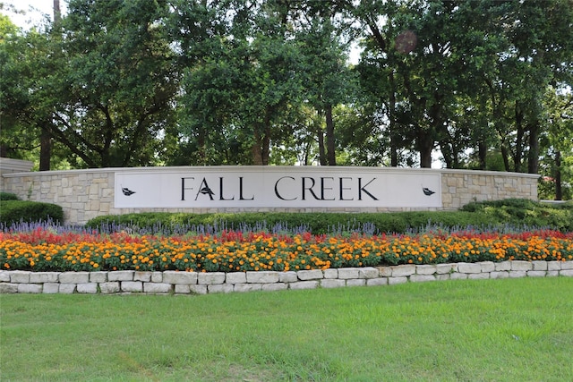 7815 Camden Hollow Ln, Humble, TX 77396 - community / neighborhood sign featuring a lawn