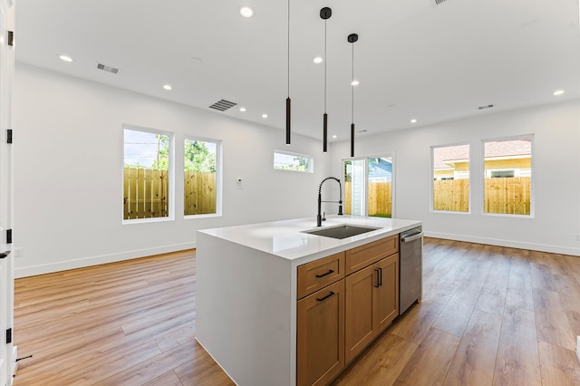 507 Middle St, Houston, TX 77003 - kitchen featuring light wood-type flooring, dishwasher, plenty of natural light, light countertops, and recessed lighting