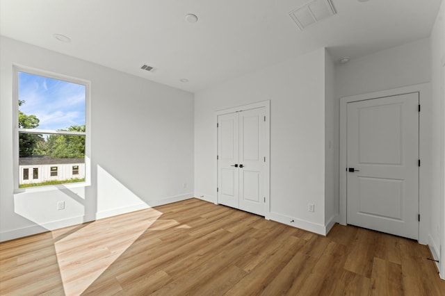 507 Middle St, Houston, TX 77003 - unfurnished bedroom featuring light wood-style flooring and a closet