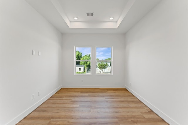 507 Middle St, Houston, TX 77003 - empty room with light wood-style floors, recessed lighting, and a raised ceiling