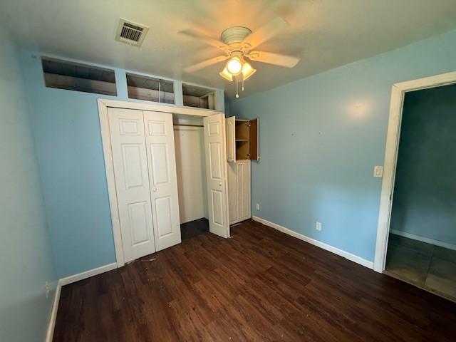804 Tovrea Rd, Alvin, TX 77511 - unfurnished bedroom featuring dark wood finished floors, a closet, and a ceiling fan