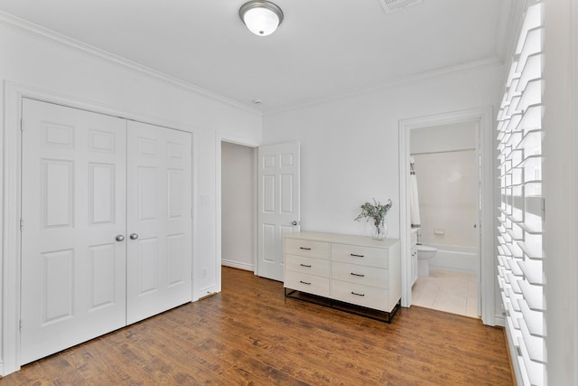 1908 Greenwich Place Dr, Houston, TX 77019 - bedroom featuring crown molding, a closet, dark wood finished floors, and ensuite bathroom
