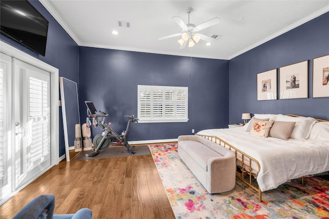 2043 W 14th 1/2 St, Houston, TX 77008 - bedroom featuring multiple windows, wood finished floors, ornamental molding, recessed lighting, and a ceiling fan