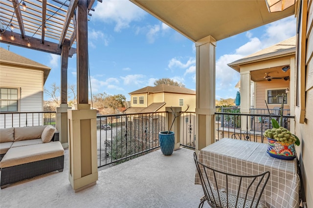 2043 W 14th 1/2 St, Houston, TX 77008 - balcony featuring a pergola