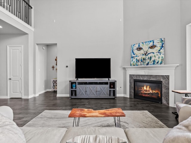 3723 Kerr Commons Ln, Houston, TX 77059 - living area featuring a high ceiling, wood finished floors, and a premium fireplace
