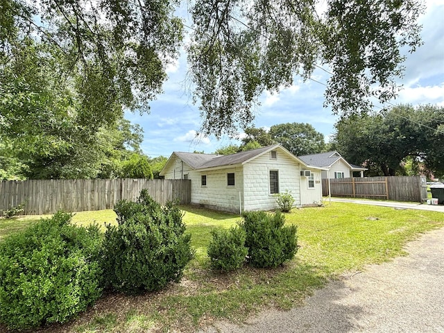 1410 W Pavillion St, Woodville, TX 75979 - view of property exterior