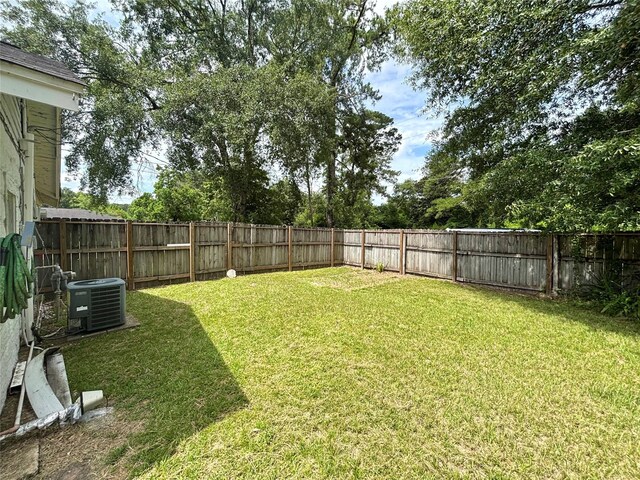 1410 W Pavillion St, Woodville, TX 75979 - view of fenced backyard