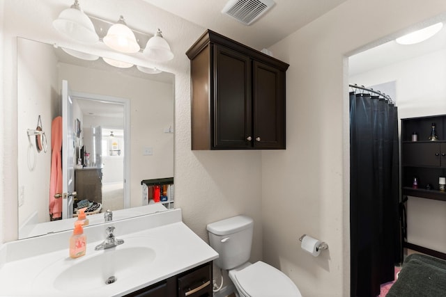 23707 Pennington Hills Dr, Spring, TX 77389 - full bath featuring vanity and curtained shower