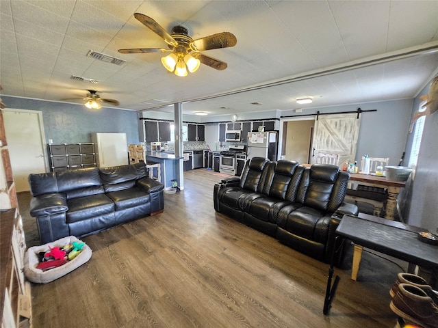 610 E Division St, Edna, TX 77957 - photo 17