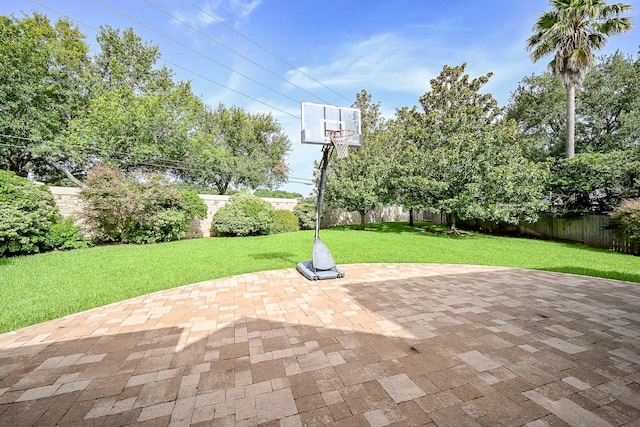 806 Spring Mist Ct, Sugar Land, TX 77479 - fenced backyard with a patio area