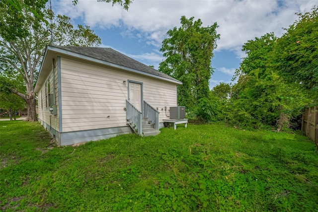1909 Oregon St, Baytown, TX 77520 - rear view of house featuring entry steps
