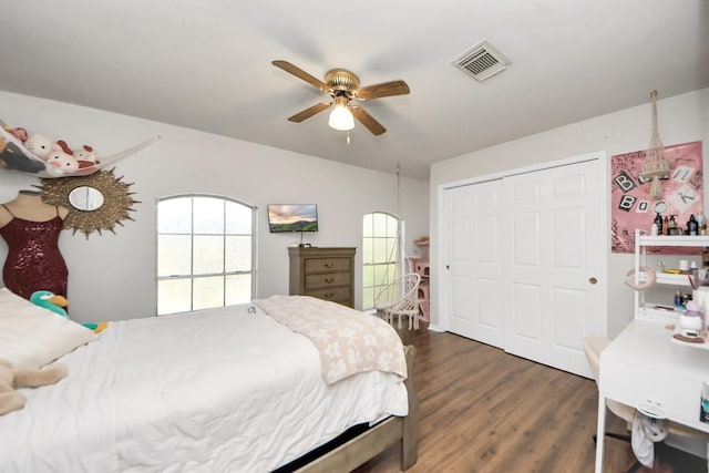 1503 Pine Ridge Ln, Pearland, TX 77581 - bedroom featuring dark wood-type flooring, a closet, and ceiling fan