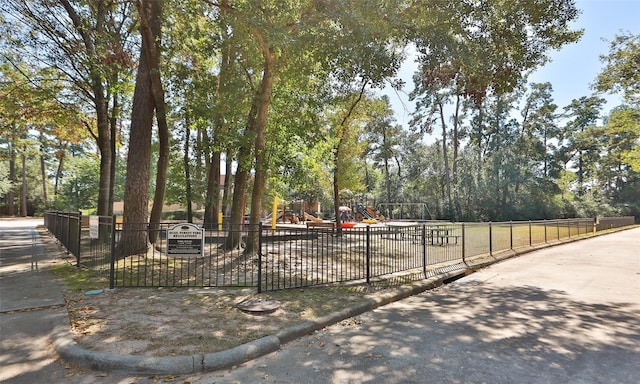 12911 Bristol Berry Dr, Cypress, TX 77429 - view of home's community