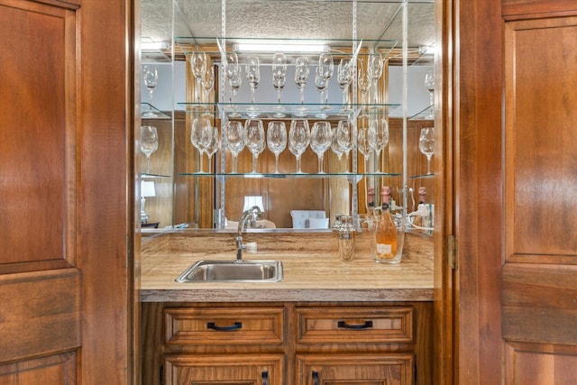 6019 Oak Creek Ln, Spring, TX 77379 - indoor wet bar with a textured ceiling