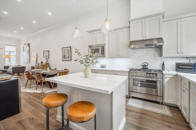 8764 Park Kolbe Ln, Houston, TX 77080 - kitchen with stainless steel appliances, range hood, ornamental molding, open floor plan, and dark wood-type flooring