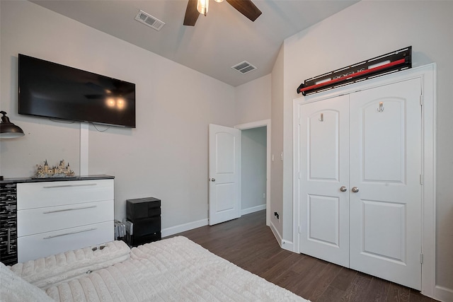 7707 Leighton Trl, Pasadena, TX 77505 - bedroom with dark wood-type flooring, lofted ceiling, a ceiling fan, and a closet
