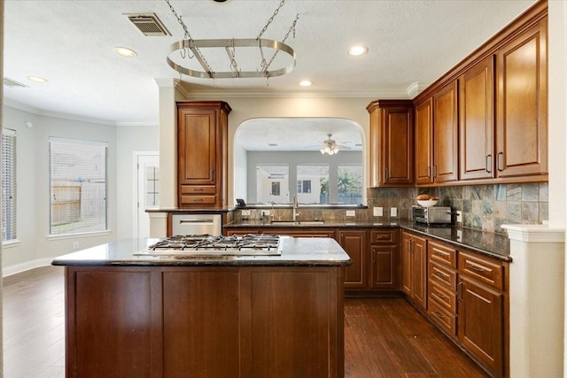 5822 Bailey Springs Ct, Katy, TX 77450 - kitchen featuring stainless steel gas cooktop, dark wood-style floors, a center island, backsplash, and recessed lighting