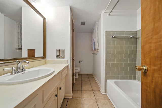 9506 Kell Cir, Houston, TX 77040 - full bath featuring tile patterned flooring, vanity, and bathtub / shower combination