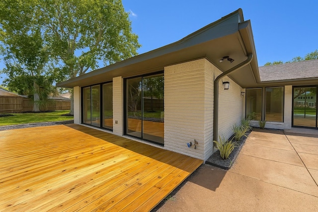 7810 Nairn St, Houston, TX 77074 - property entrance featuring a deck