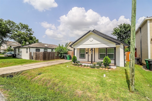 2120 Yates St, Houston, TX 77020 - view of front of property featuring a porch and driveway