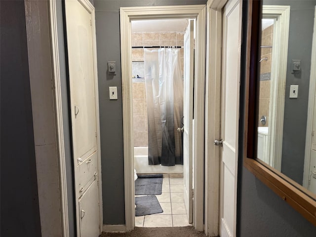 5305 Rapido Rd, Houston, TX 77033 - hallway featuring tile patterned floors