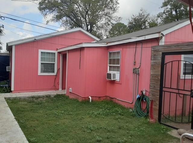 5305 Rapido Rd, Houston, TX 77033 - photo 2