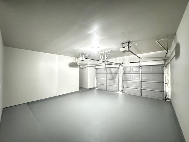4607 Blue Rose Cir, Missouri City, TX 77459 - garage featuring a garage door opener