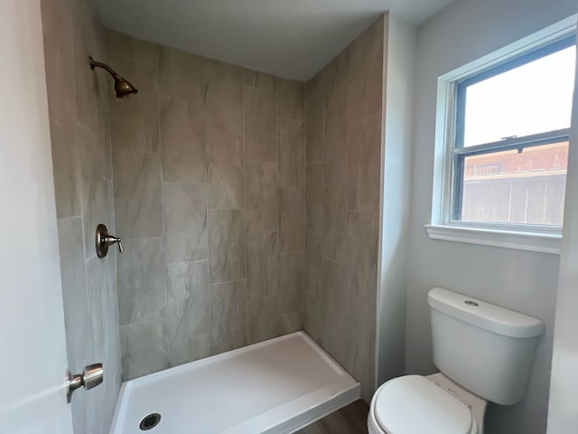 7726 Ashmole Ln, Houston, TX 77088 - full bath with toilet and a tile shower