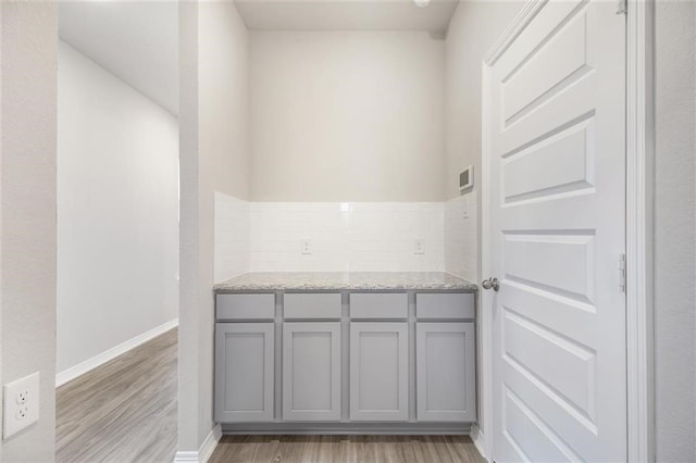 828 Laguna Green Ln, Katy, TX 77493 - detailed view of wood finished floors and decorative backsplash