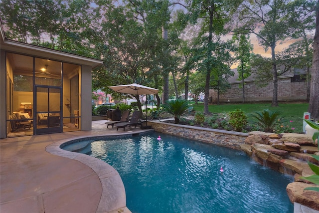 3 Creekwood Dr, Montgomery, TX 77356 - swimming pool featuring a patio area