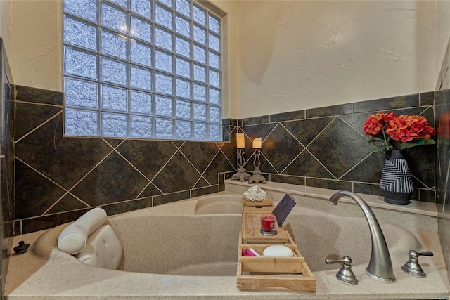 3 Creekwood Dr, Montgomery, TX 77356 - bathroom featuring plenty of natural light and a tub