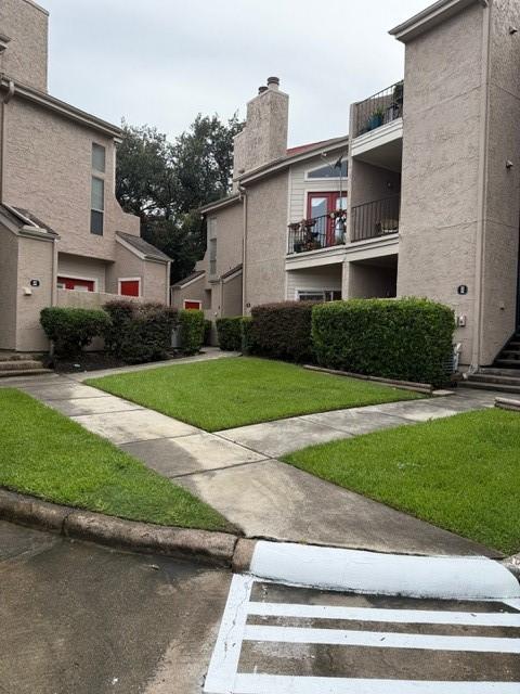 10855 Meadowglen Ln Unit 904, Houston, TX 77042 - view of home's community with a lawn