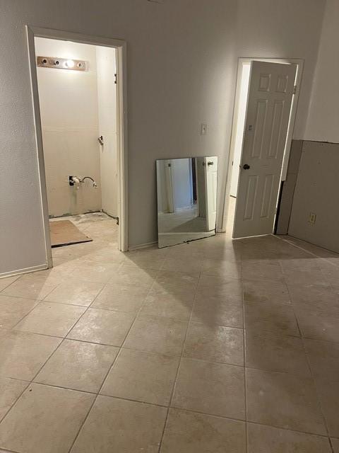 10855 Meadowglen Ln Unit 904, Houston, TX 77042 - corridor featuring light tile patterned flooring