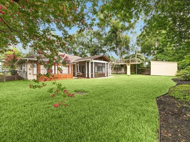 9327 Willowview Ln, Houston, TX 77080 - view of yard with a sunroom