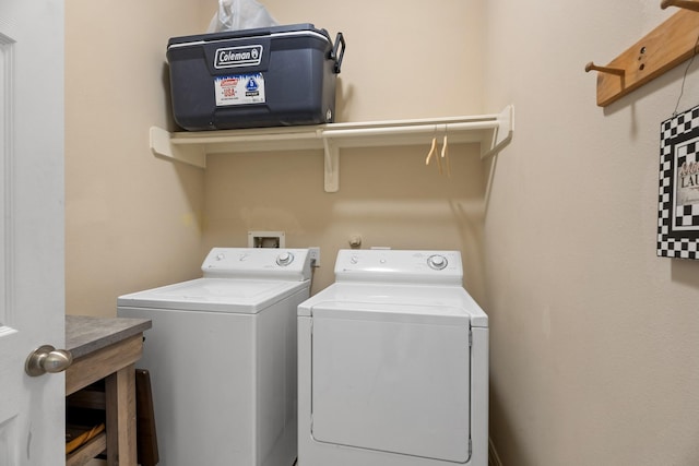 519 Ivory Stone Ln, League City, TX 77573 - laundry room featuring washer and clothes dryer