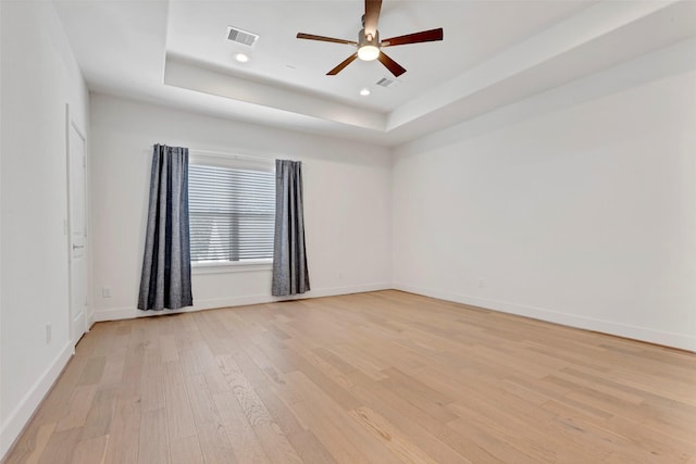 1740 Ojeman Point Ln, Houston, TX 77055 - spare room featuring light wood finished floors, a tray ceiling, a ceiling fan, and recessed lighting