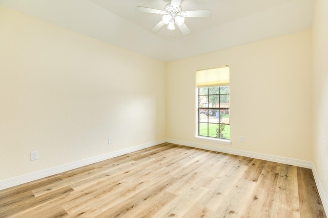 21 Alexander Ct, Angleton, TX 77515 - unfurnished room with light wood-type flooring and a ceiling fan