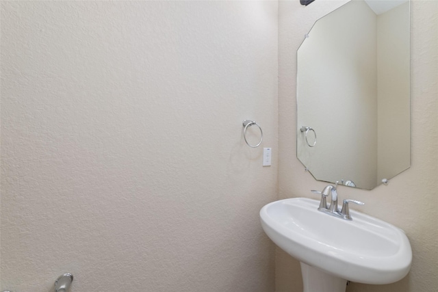 9 Cheswood Manor Dr, Spring, TX 77382 - bathroom featuring a sink
