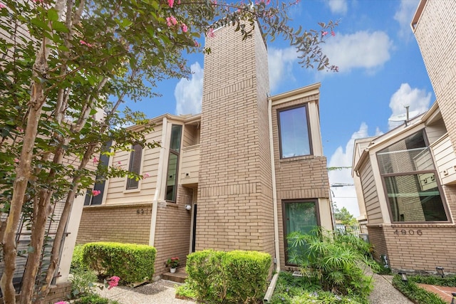 4914 Feagan St, Houston, TX 77007 - view of front of property with brick siding